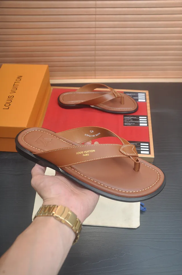 Louis Vuitton أسود بني جلدي سول ثونغ سيليويت نعال 19