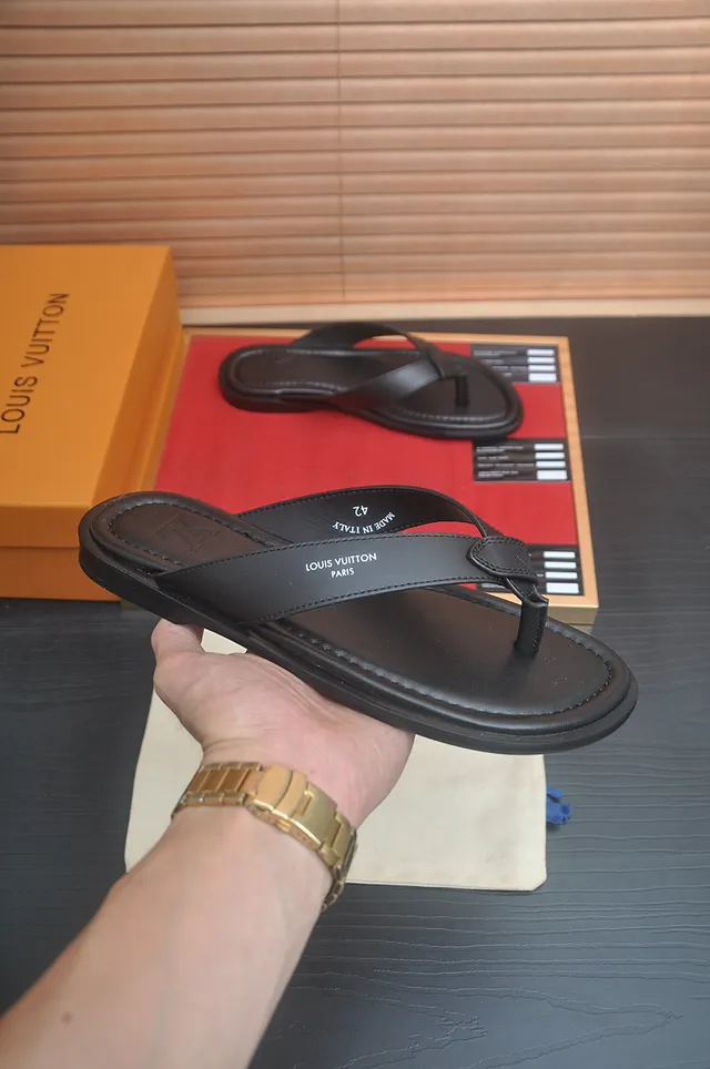 Louis Vuitton أسود بني جلدي سول ثونغ سيليويت نعال 20