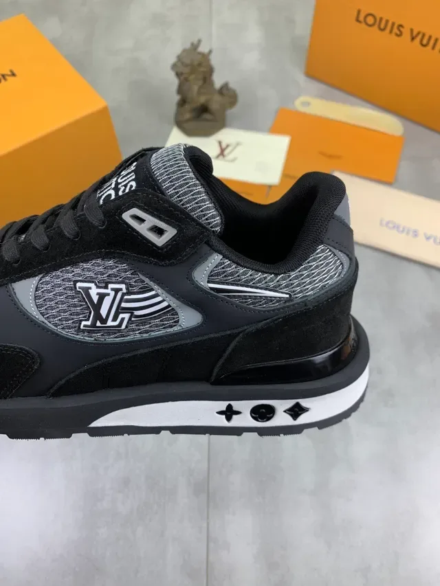 Louis Vuitton Sneakers Lifestyle Noir et Gris Matériaux Mixtes Panneaux Maille et Daim 5