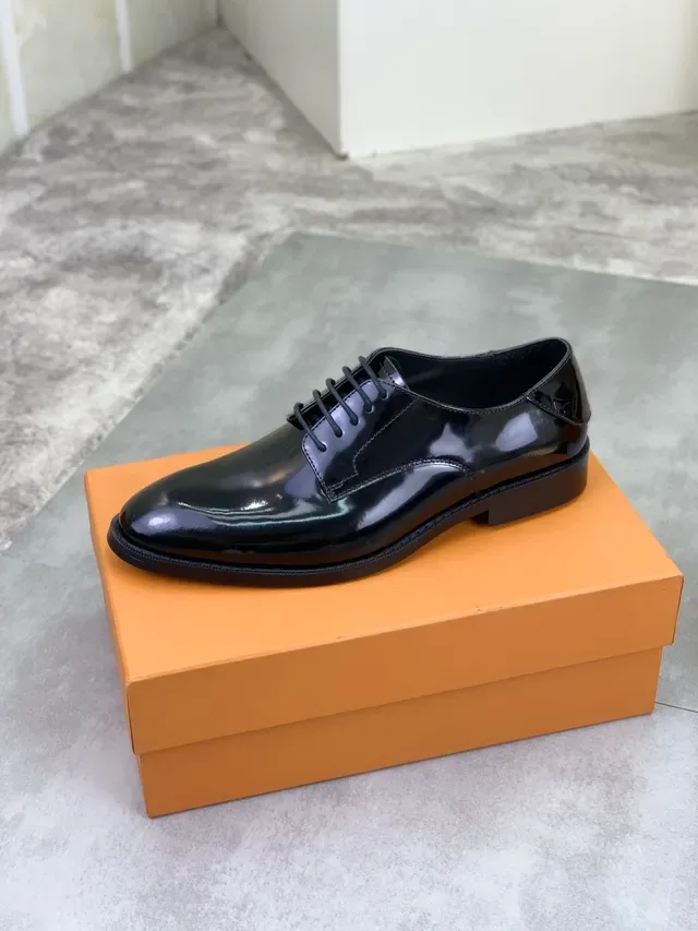Louis Vuitton Chaussures Oxford Noir en Cuir Verni Embout 4