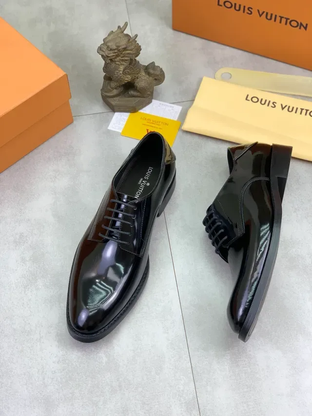 Louis Vuitton Chaussures Oxford Noir en Cuir Verni Embout 5