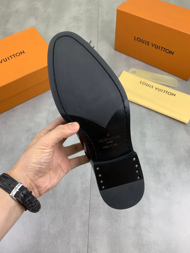 Louis Vuitton Chaussures Oxford en Cuir Patenté Noir à Embout Carré 2