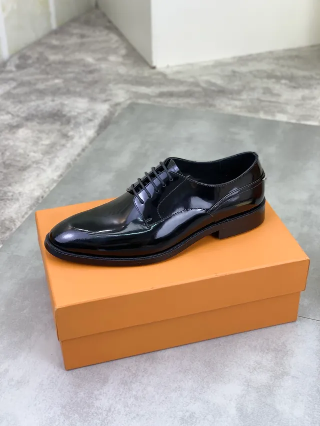 Louis Vuitton Chaussures Oxford en Cuir Patenté Noir à Embout Carré 4