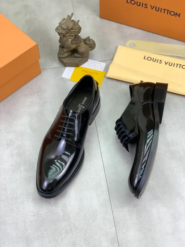 Louis Vuitton Chaussures Oxford en Cuir Patenté Noir à Embout Carré 5