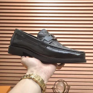 Louis Vuitton 黑色漆皮印花鞋带乐福鞋