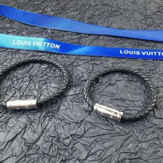 سوار Louis Vuitton أسود فضي جلد مربوط أسطواني إغلاق معدني