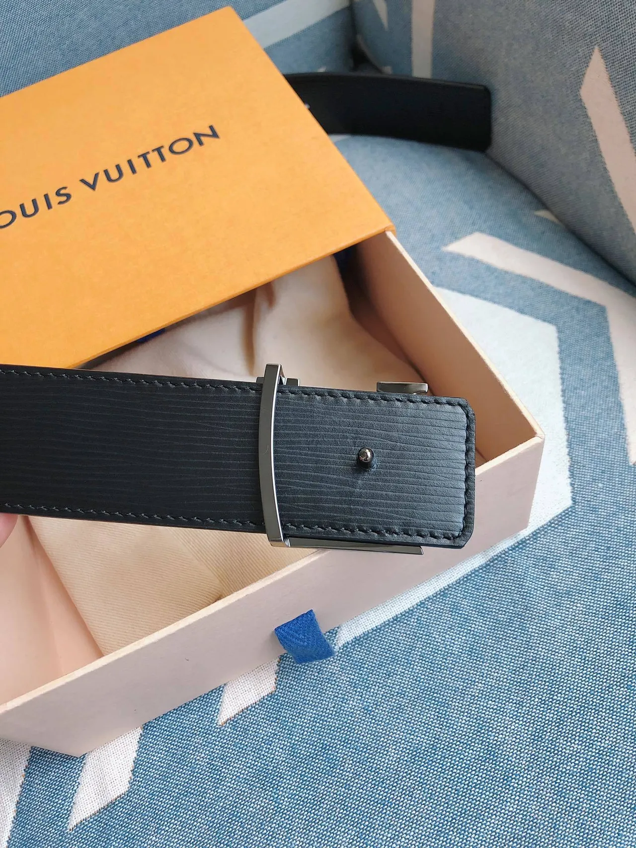 Louis Vuitton Black Silver Textured Monogram Oversized Interlocking LV Buckle Leather Belt 5