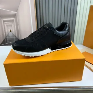 Louis Vuitton Tênis Lifestyle Preto Branco Material Misto Superior Solado Médio com Relevo