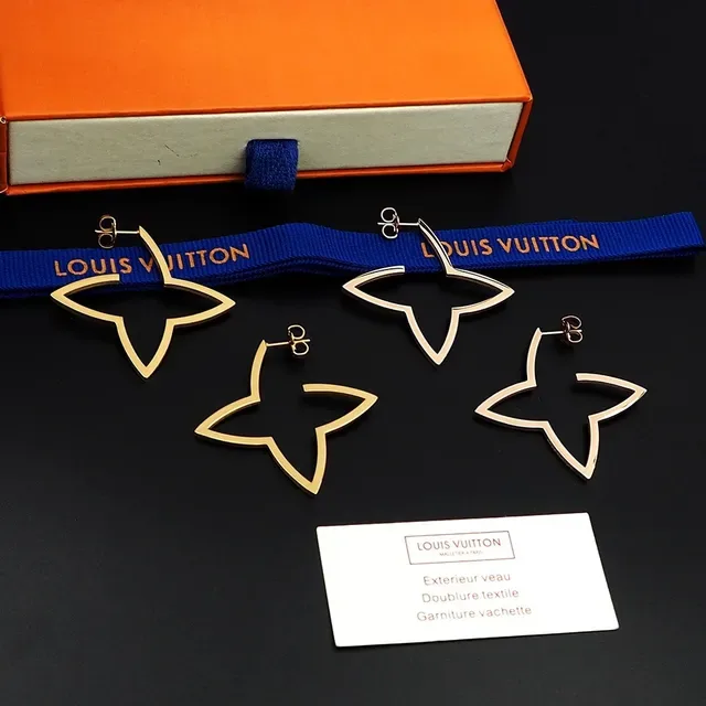 Louis Vuitton Blossom 18K Gold Diamond Necklace 6
