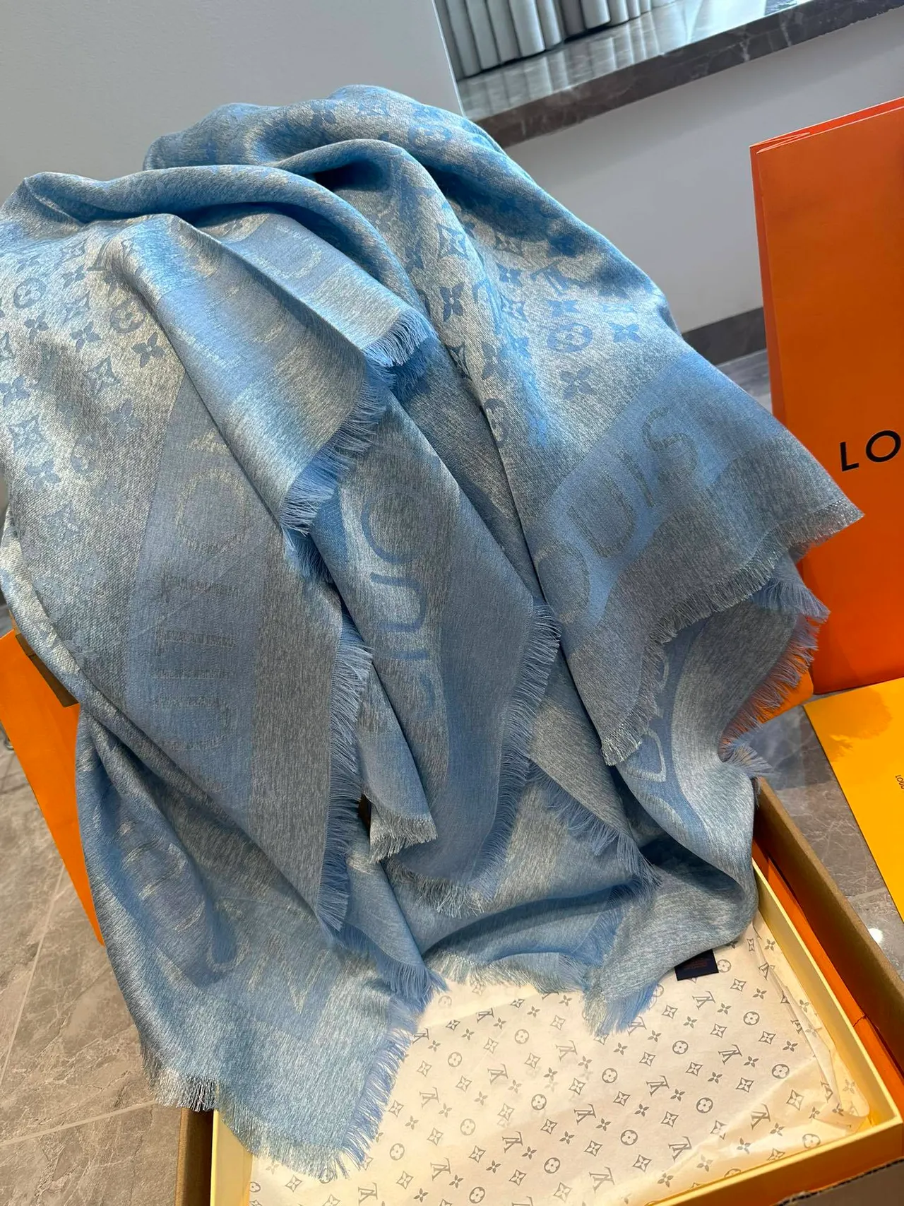 Louis Vuitton नीला नेवी लाइट मोनोग्राम प्रिंट फ्रिंज्ड हेम स्कार्फ 6