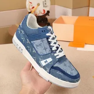 Louis Vuitton Zapatillas Lifestyle Azul Blanco Denim Texturizado Monograma Construcción de Paneles Superpuestos de Capas Superiores
