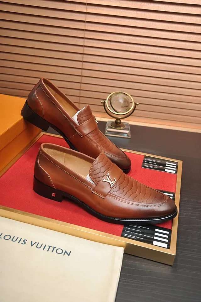 Louis Vuitton Loafer Cuir Marron Noir Embossé Serpent, Vamp et Pointe Lisse 4