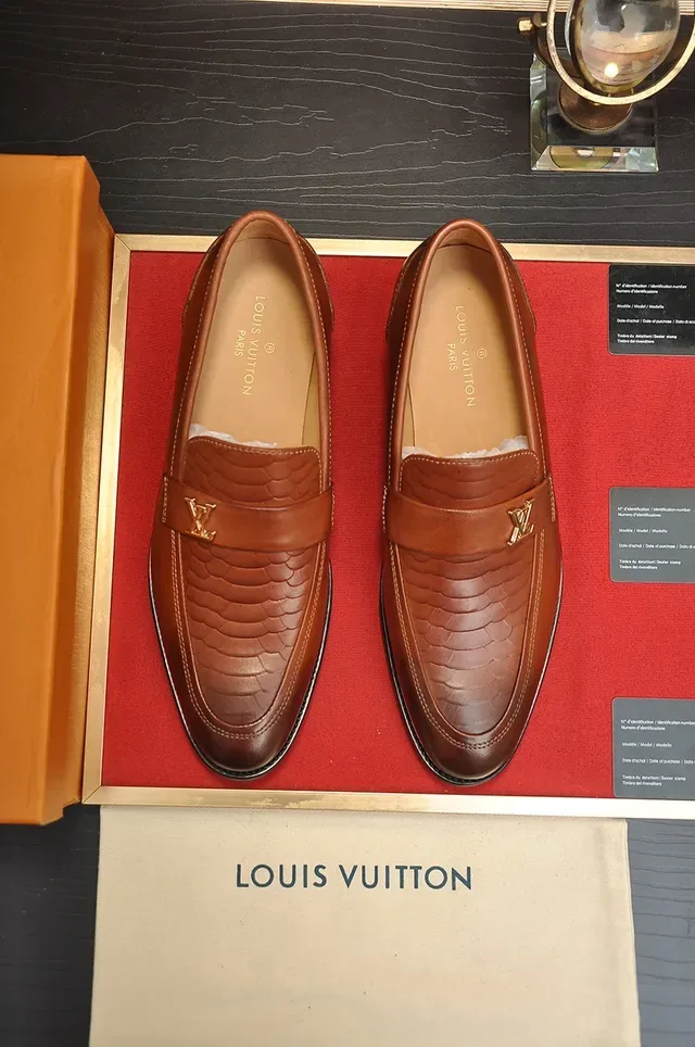 Louis Vuitton Loafer Cuir Marron Noir Embossé Serpent, Vamp et Pointe Lisse 5