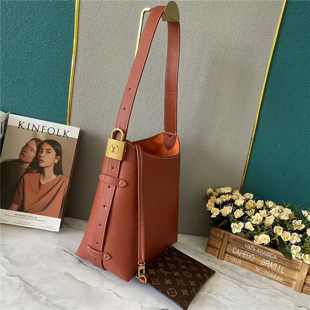 Louis Vuitton Brown Gold Structured Silhouette Smooth Grained Leather Bucket Bag 18