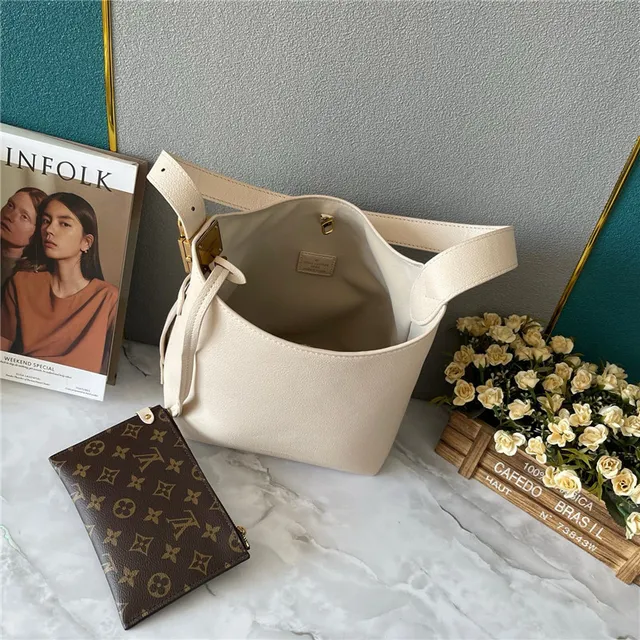 Louis Vuitton Brown Gold Structured Silhouette Smooth Grained Leather Bucket Bag 19