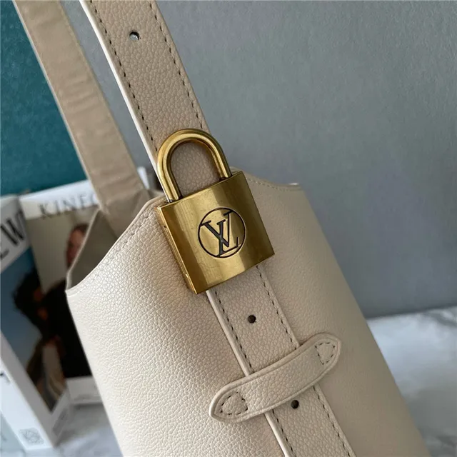Louis Vuitton Brown Gold Structured Silhouette Smooth Grained Leather Bucket Bag 23