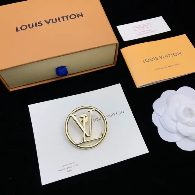Louis Vuitton دائري LV Monogram Gold-Tone دبوس 9