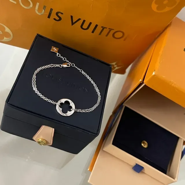Louis Vuitton Clover Cutout Silver Chain Bracelet 6