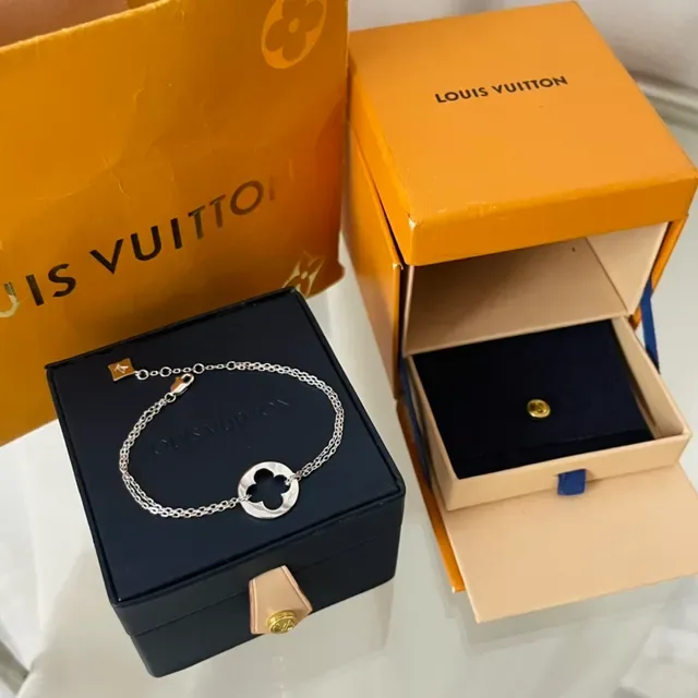 Louis Vuitton Clover Cutout Silver Chain Bracelet 7