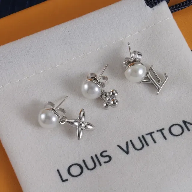 Louis Vuitton Flower Pearl Drop Earrings 3