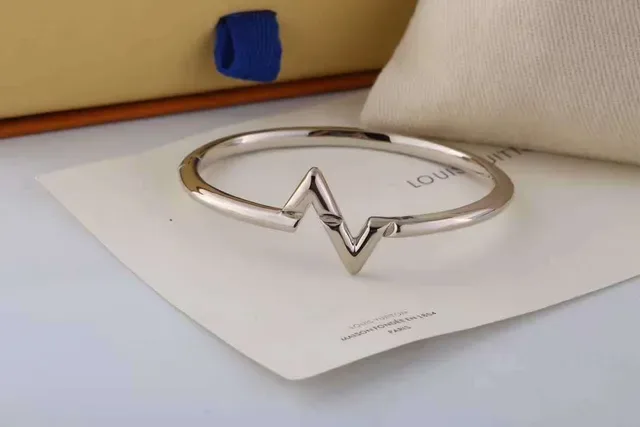 Louis Vuitton Gold Rigid Bangle Polished Bracelet 7