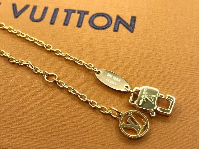 Louis Vuitton Gold White Floral Charm Mother-of-Pearl Inlay Bracelet 2