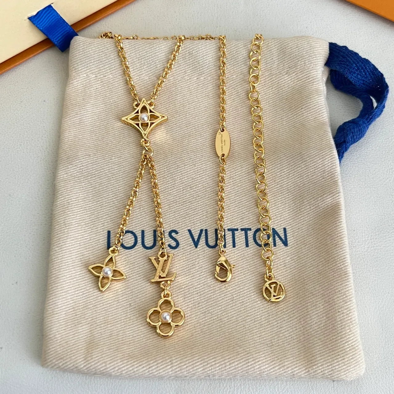 Louis Vuitton Gold White Lariat Pearl-Accented Floral Charms Necklace 3
