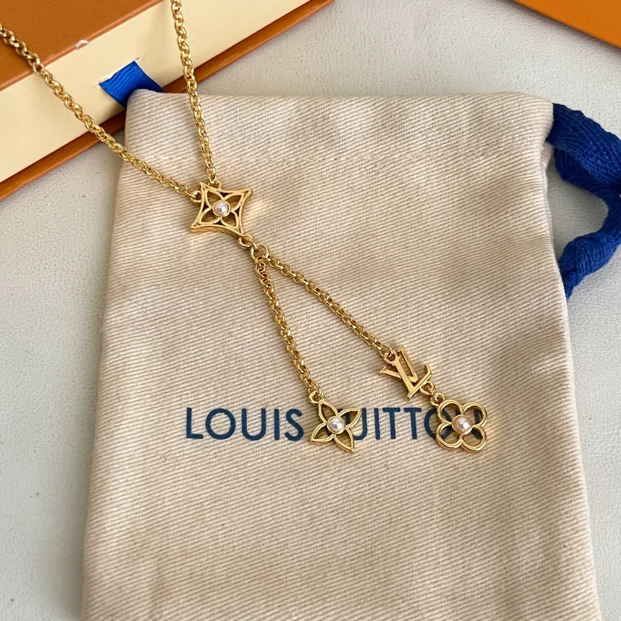 Louis Vuitton Gold White Lariat Pearl-Accented Floral Charms Necklace 4