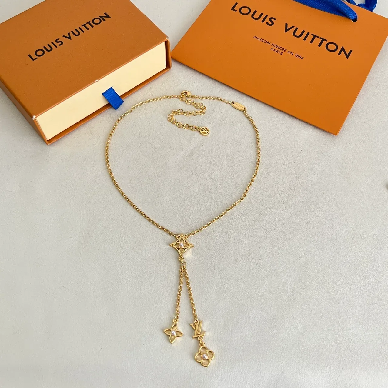 Louis Vuitton Gold White Lariat Pearl-Accented Floral Charms Necklace 7