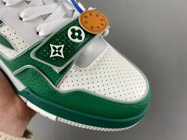 Louis Vuitton Vert et Blanc Cuir en couches et maillage perforé semelle chunky plateforme sneakers lifestyle 2
