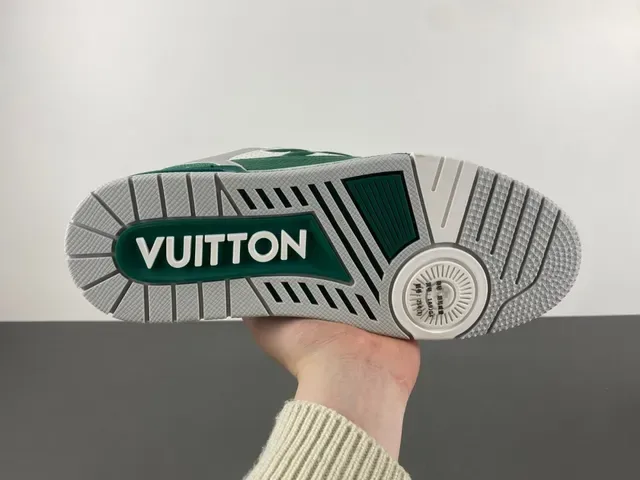 Louis Vuitton Vert et Blanc Cuir en couches et maillage perforé semelle chunky plateforme sneakers lifestyle 9