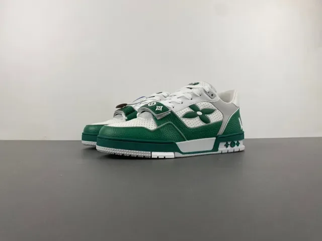 Louis Vuitton Vert et Blanc Cuir en couches et maillage perforé semelle chunky plateforme sneakers lifestyle 10