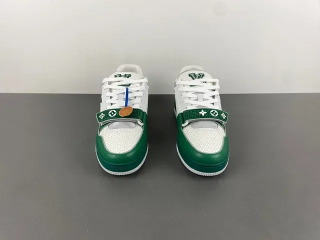 Louis Vuitton Vert et Blanc Cuir en couches et maillage perforé semelle chunky plateforme sneakers lifestyle 11