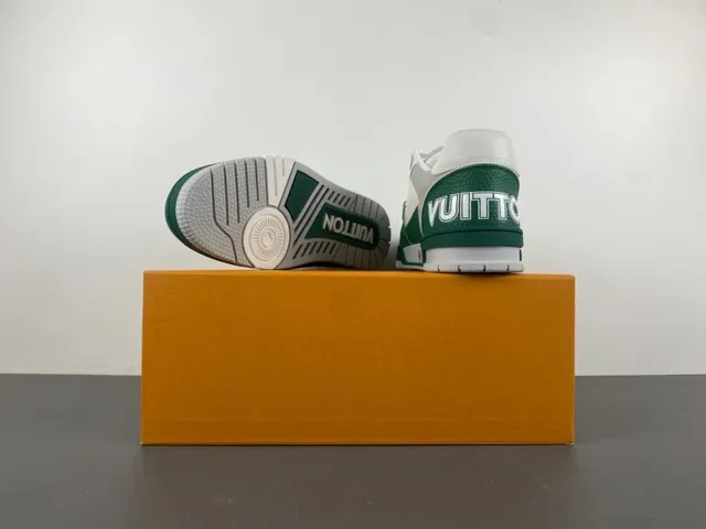 Louis Vuitton Vert et Blanc Cuir en couches et maillage perforé semelle chunky plateforme sneakers lifestyle 16