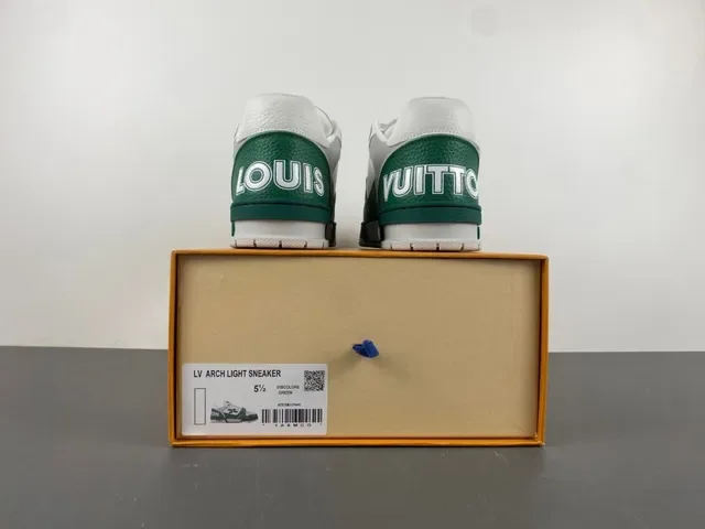 Louis Vuitton Vert et Blanc Cuir en couches et maillage perforé semelle chunky plateforme sneakers lifestyle 17
