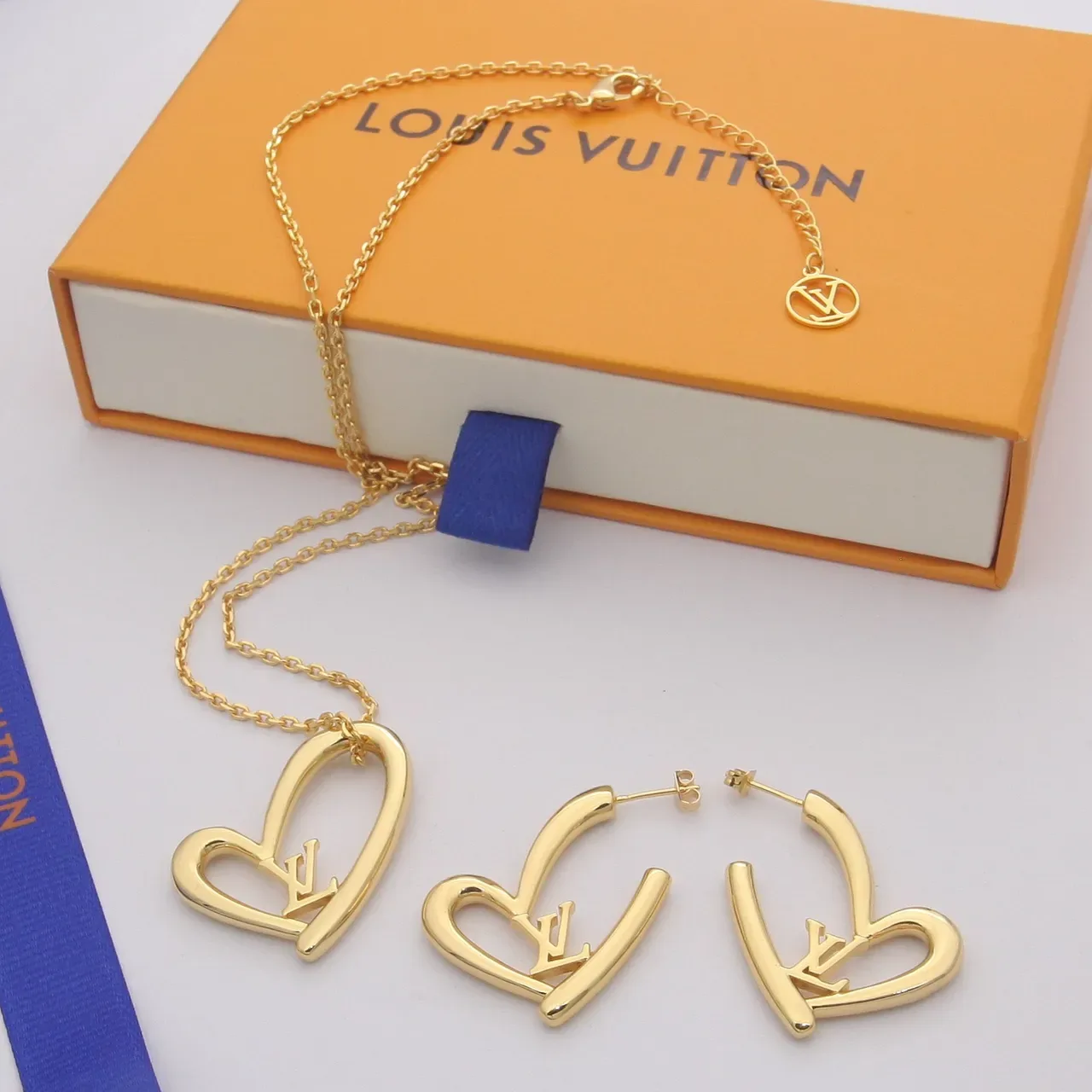 Louis Vuitton Heart Necklace Gold-Tone Open Heart Pendant Necklace 4