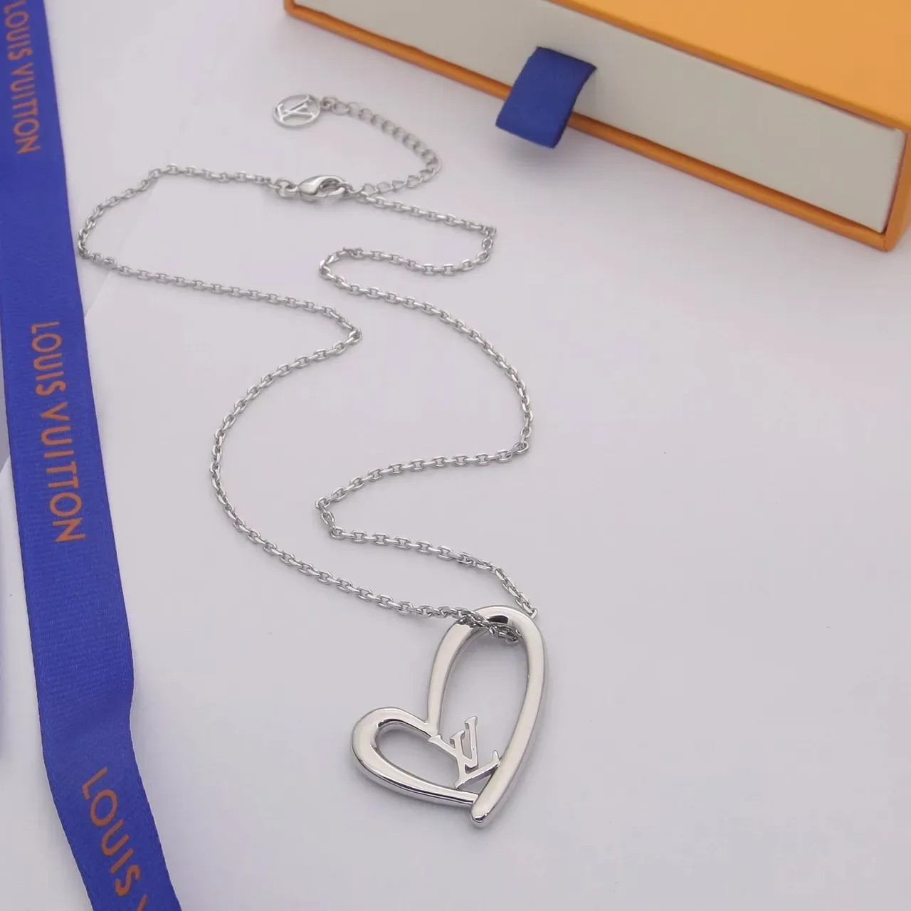 Louis Vuitton Heart Necklace Gold-Tone Open Heart Pendant Necklace 7