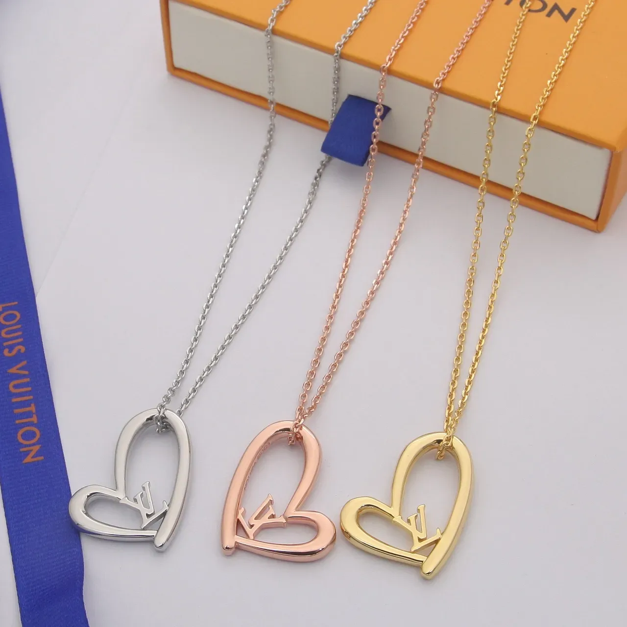 Louis Vuitton Heart Necklace Gold-Tone Open Heart Pendant Necklace 9