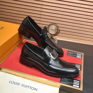 Louis Vuitton लोअफर काला चांदी चमकदार चमड़ा धातु एलवी बकल पट्टी लोअफर