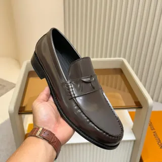 Louis Vuitton लोअफर चमकदार भूरी पेनी स्ट्रैप चमड़े के
