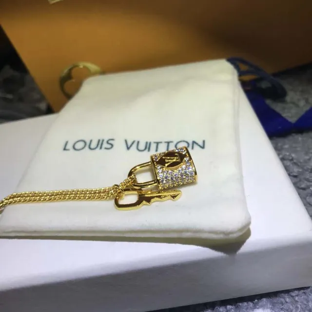 Louis Vuitton Lock & Key Gold Transparent Tone Pavé Crystal-Encrusted Necklace 4