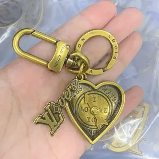 سوار لوي فيتون لافرز ذهبي مع إنهاء براس قديم شكل قلبي للديال