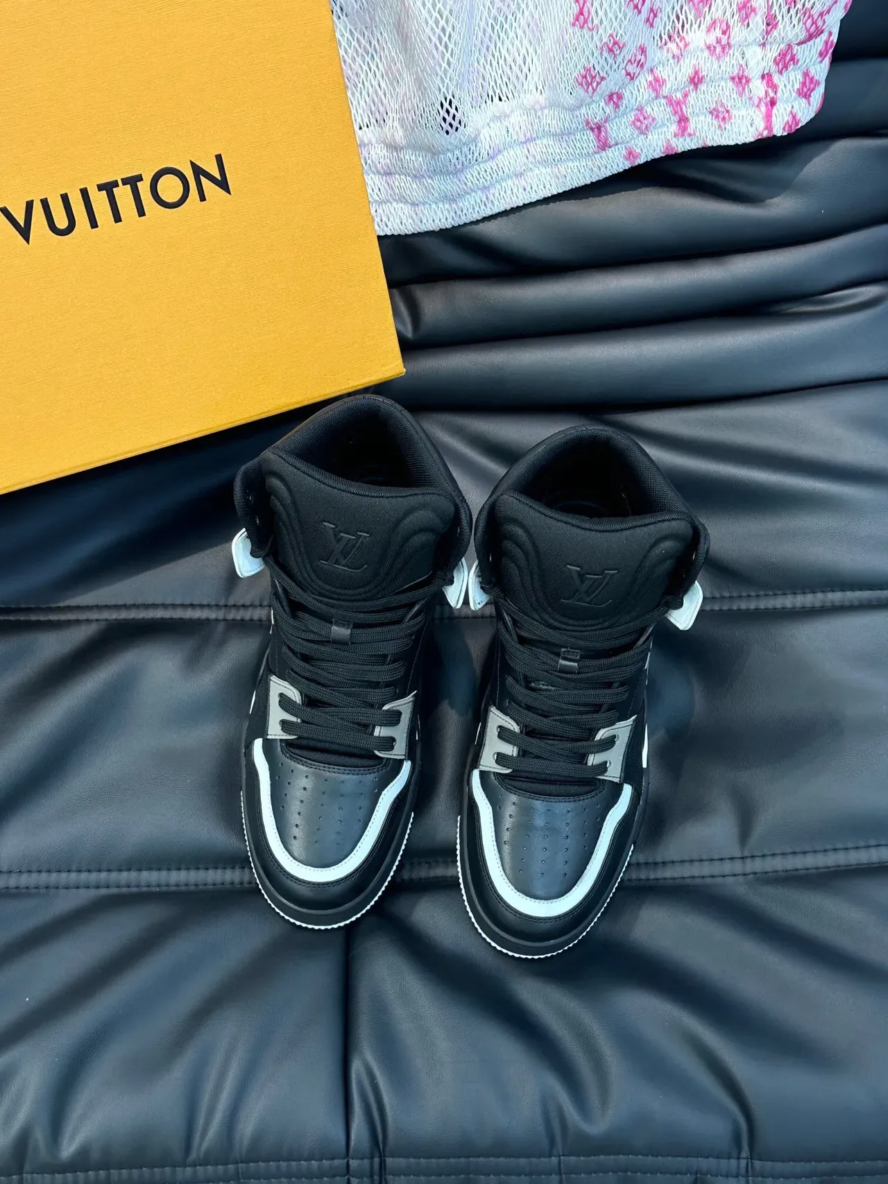 Louis Vuitton LV Arch Light Sneaker Noir Blanc Gris Lifestyle Sneakers 2
