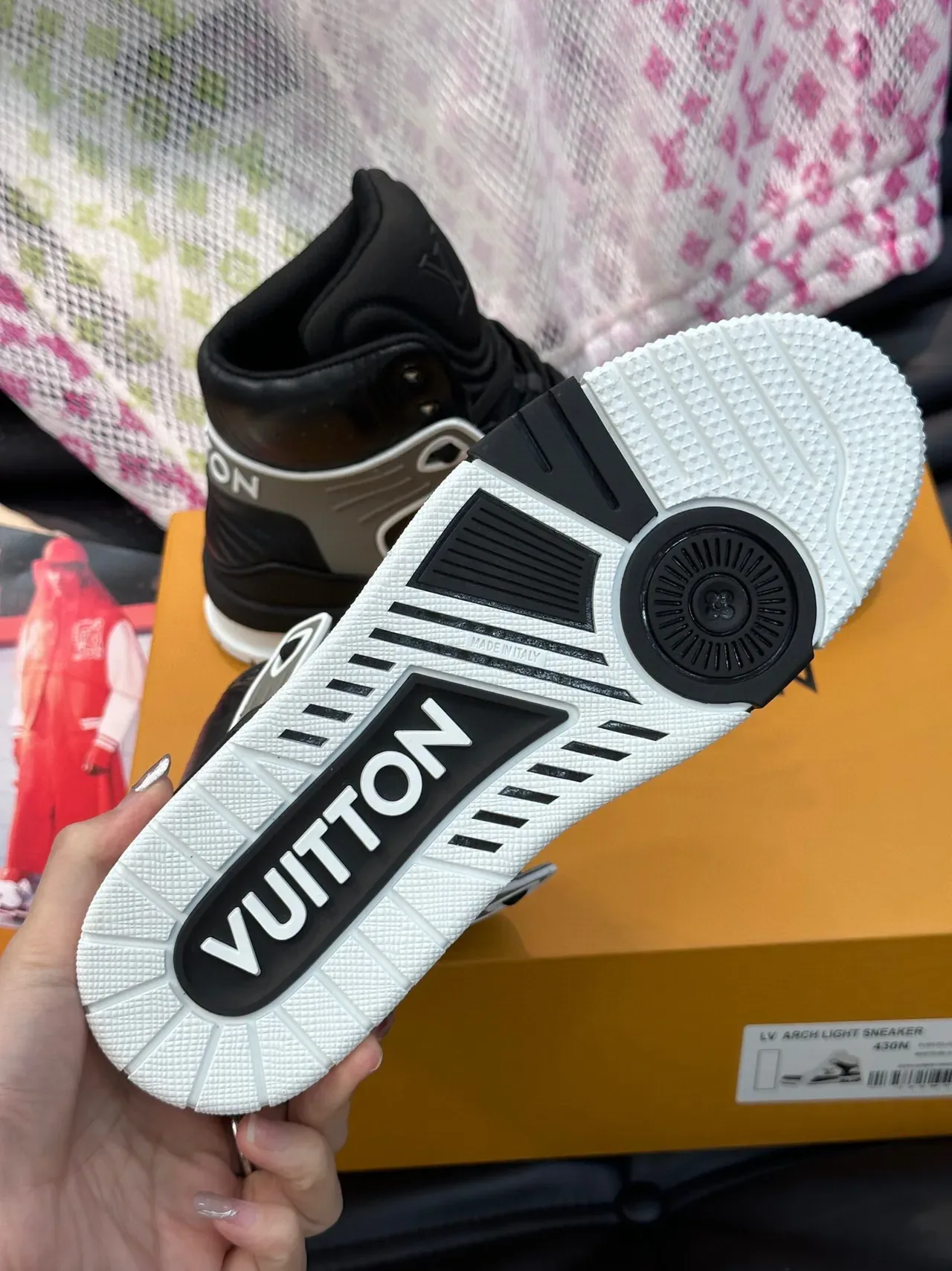 Louis Vuitton LV Arch Light Sneaker Noir Blanc Gris Lifestyle Sneakers 9