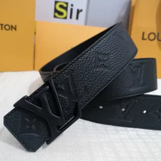Louis Vuitton LV Initiales কালো পেবল্ড লেদার বেল্ট
