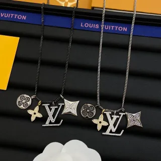 Louis Vuitton LV Initiales سلاسل قلادات كريستال متعددة التعاويذ