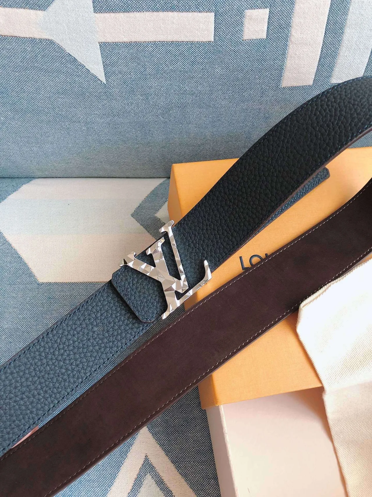 Louis Vuitton LV Initiales Teal Pebbled Leather Belt 4