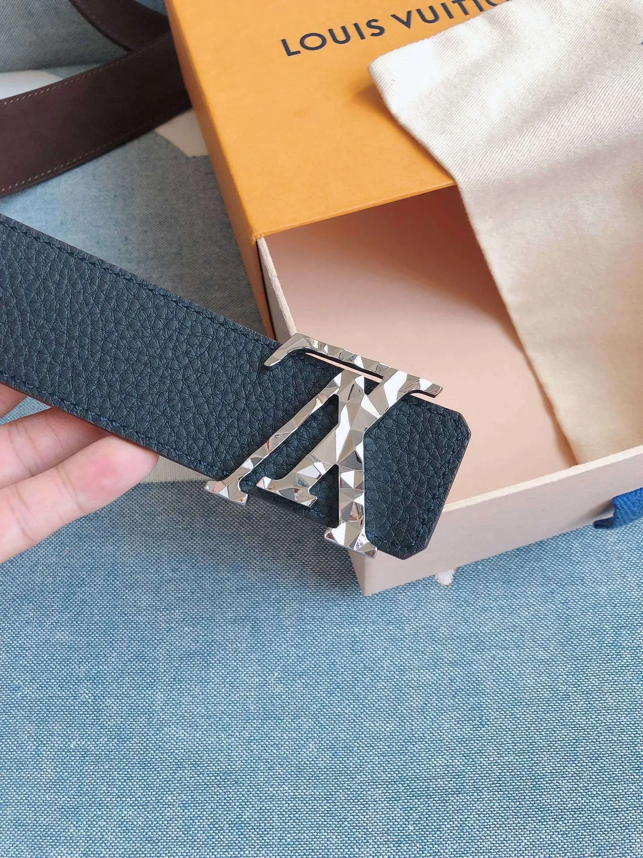 Louis Vuitton LV Initiales Teal Pebbled Leather Belt 8