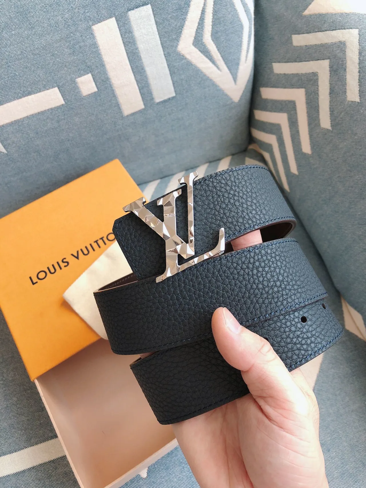 Louis Vuitton LV Initiales Teal Pebbled Leather Belt 9