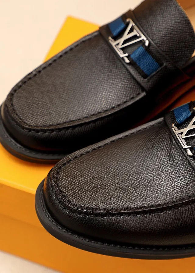 Louis Vuitton LV Loafer Noir Marine Cuir Texturé Boucle Monogramme Loafer 3